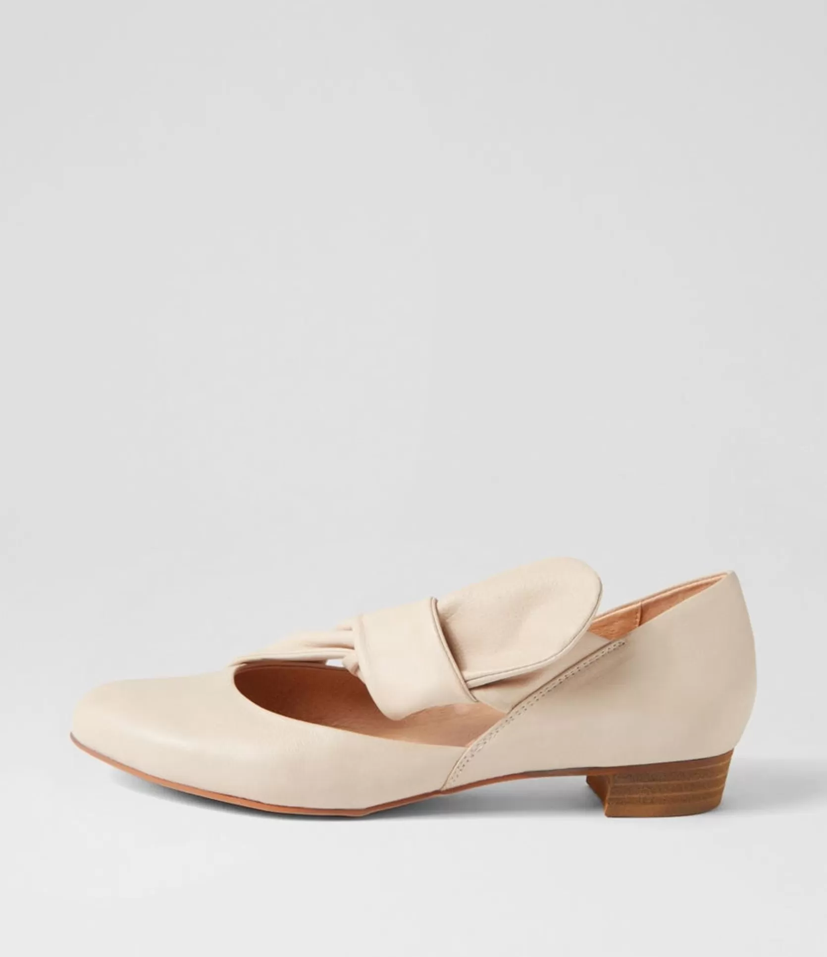 Cheap Ebbis Vanilla Leather Flat Shoes Women Flats